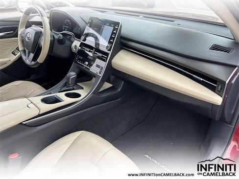 Used 2019 Toyota Avalon Limited image 13