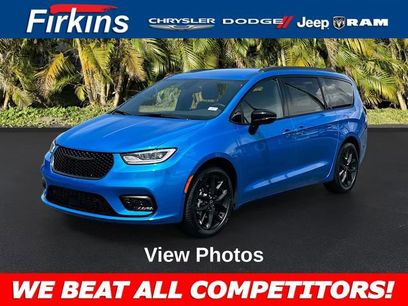 New 2026 Chrysler Pacifica Select