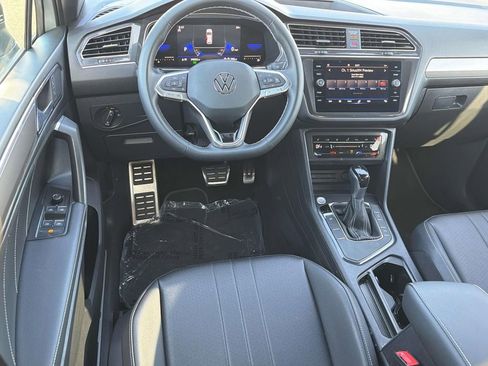 Used 2023 Volkswagen Tiguan SE R-Line image 9