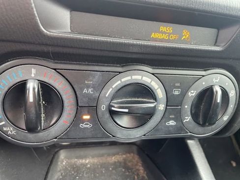 Used 2014 MAZDA MAZDA3 i SV image 24