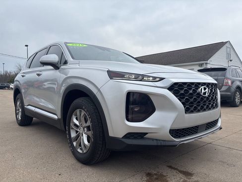 Used 2019 Hyundai Santa Fe SE image 1
