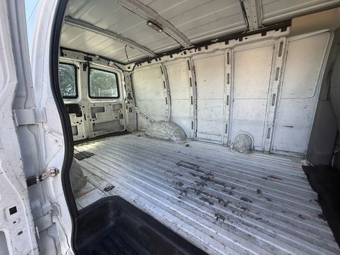 Used 2016 Chevrolet Express 2500 image 58