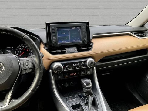 Used 2020 Toyota RAV4 XLE Premium FWD image 8