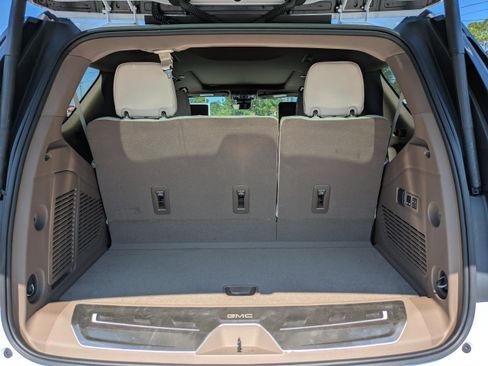 New 2025 GMC Yukon Denali w/ Advanced Technology Package image 13
