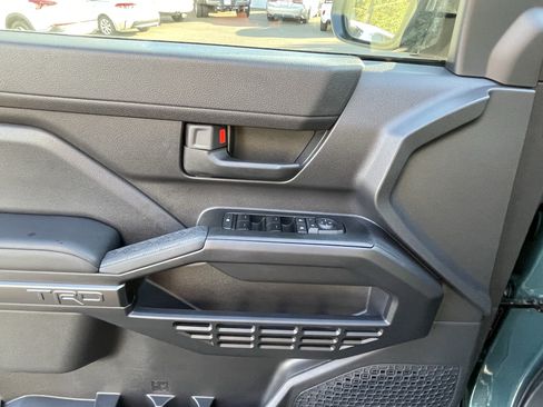 Certified 2025 Toyota 4Runner TRD Off-Road AWD/4WD image 15