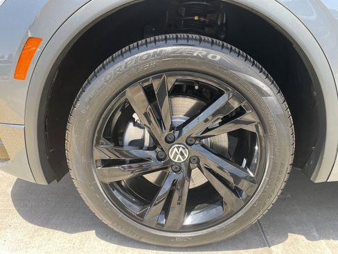 Used 2023 Volkswagen Tiguan SE R-Line image 54