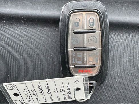 Used 2017 Chrysler Pacifica Touring-L image 24