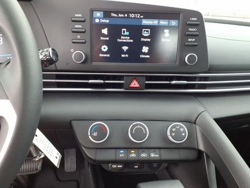 New 2026 Hyundai Elantra SE FWD image 17
