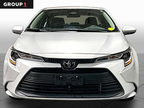 Used 2025 Toyota Corolla LE image 4
