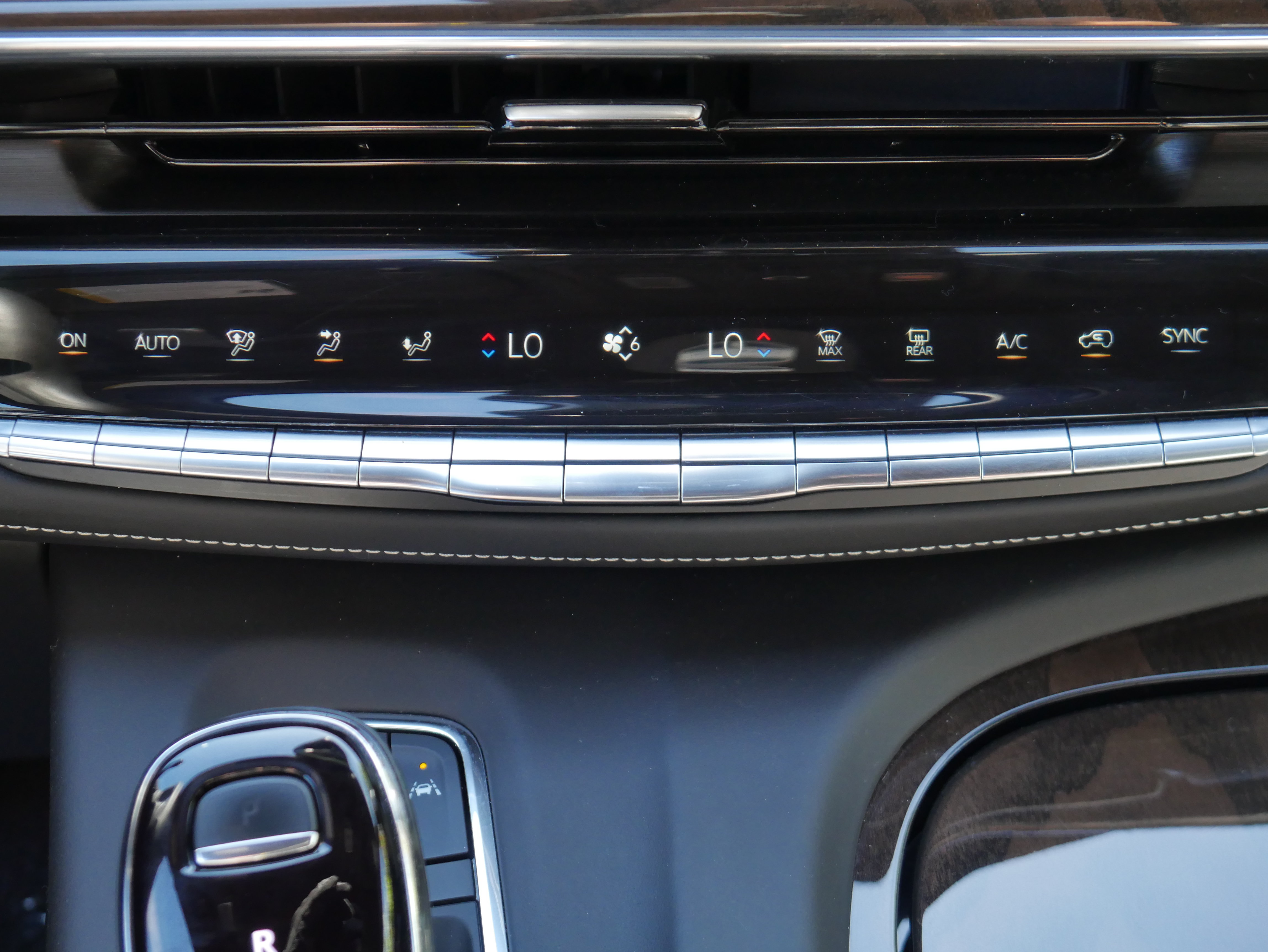 Certified 2023 Cadillac Escalade Premium Luxury Platinum AWD/4WD image 28