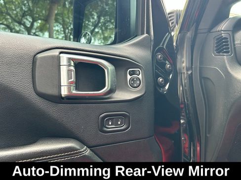 Used 2018 Jeep Wrangler Unlimited Sahara AWD/4WD image 15