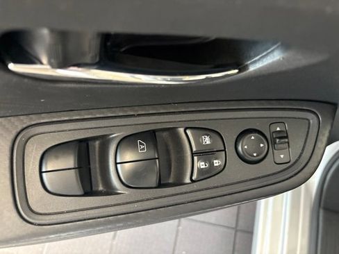 Used 2025 Nissan Versa SV FWD image 17