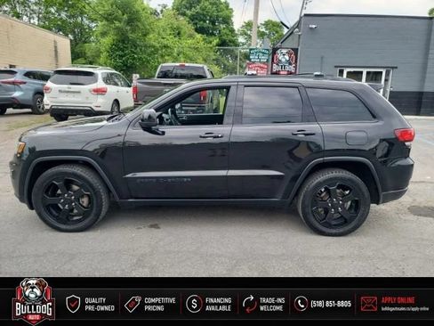 Used 2018 Jeep Grand Cherokee Laredo AWD/4WD image 9