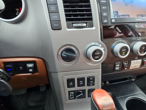 Used 2013 Toyota Sequoia Platinum AWD/4WD image 18