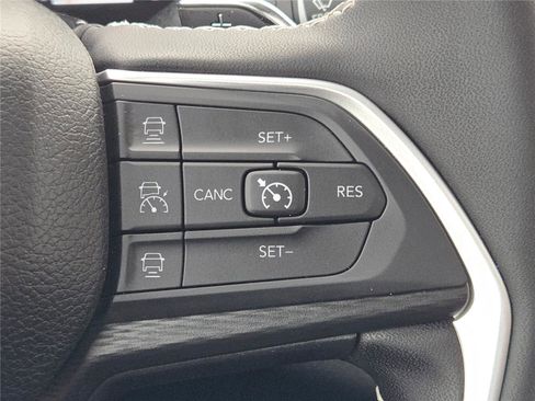 Certified 2024 Jeep Grand Cherokee Altitude image 38