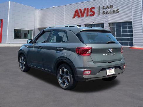 Used 2025 Hyundai Venue SEL FWD image 9