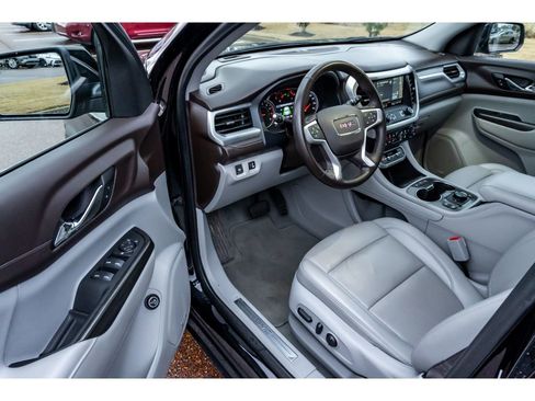Used 2023 GMC Acadia SLT image 10