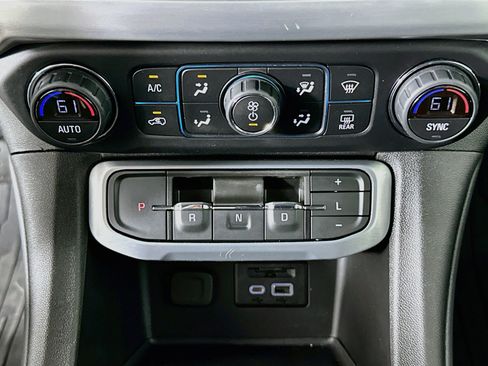 Used 2020 GMC Acadia SLT w/ LPO, Floor Liner Package FWD image 24
