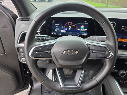 Used 2025 Chevrolet Suburban Z71 AWD/4WD image 29