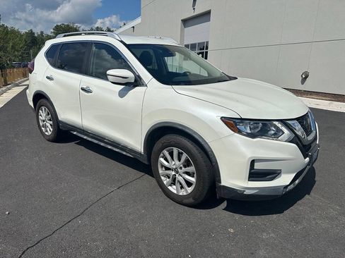 Used 2020 Nissan Rogue SV FWD image 2