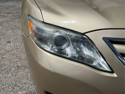 Used 2010 Toyota Camry LE FWD image 9
