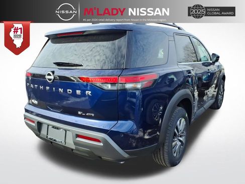 New 2026 Nissan Pathfinder SL image 7