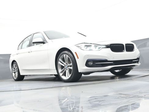 Used 2017 BMW 330i Sedan RWD image 33
