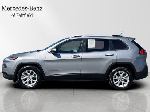 Used 2018 Jeep Cherokee Latitude w/ Safety Group FWD image 5