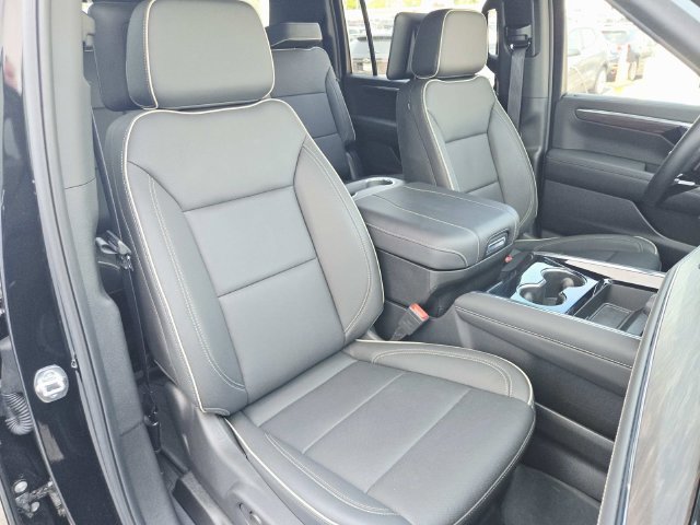New 2025 Chevrolet Suburban Premier AWD/4WD image 19