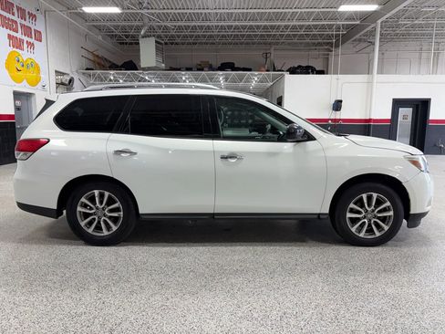 Used 2014 Nissan Pathfinder SV image 10