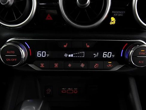Used 2025 Nissan Sentra SR w/ Lighting Package FWD image 10