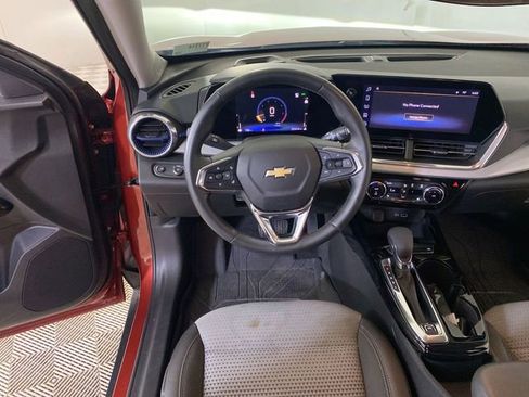 Used 2024 Chevrolet Trax LT w/ Driver Confidence Package FWD image 33