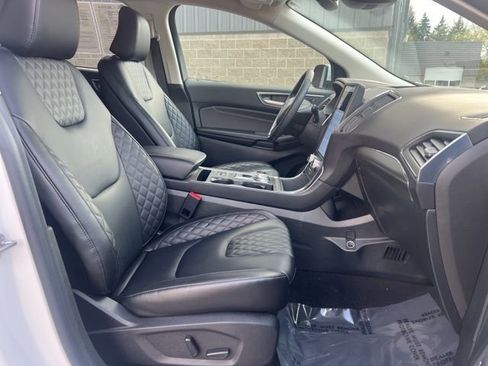 Used 2024 Ford Edge Titanium image 11