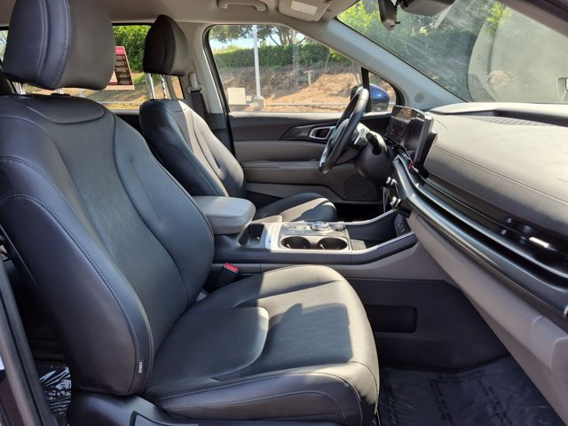 Used 2026 Kia Carnival LXS FWD image 22