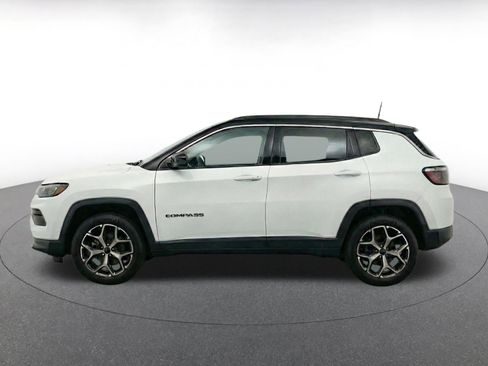 Used 2025 Jeep Compass Limited AWD/4WD image 3