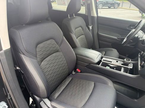 Used 2025 Nissan Pathfinder SV FWD image 21