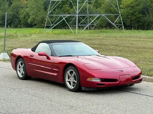 Used 2001 Chevrolet Corvette Convertible w/ Preferred Equipment Group2 RWD image 2