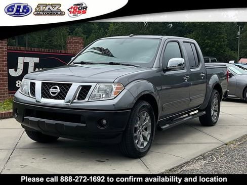 Used 2019 Nissan Frontier SL image 3