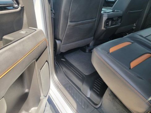 Used 2025 GMC Sierra 1500 AT4 w/ Technology Package AWD/4WD image 16
