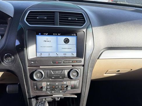 Used 2025 Volkswagen Taos SEL image 26