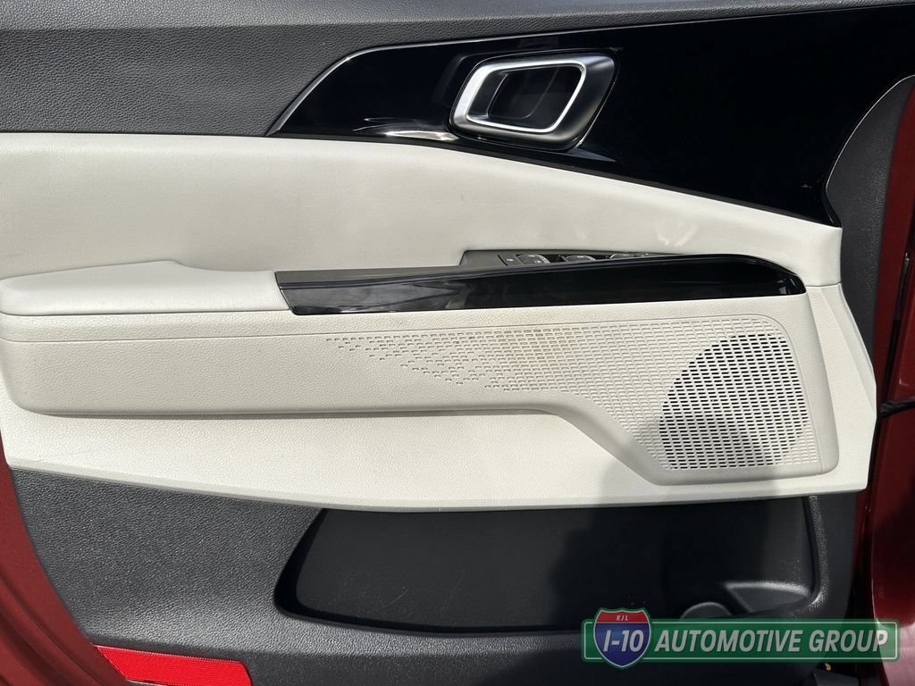 Used 2022 Kia Carnival EX FWD image 21