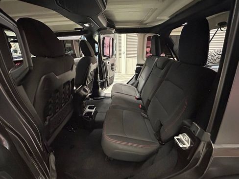 Used 2018 Jeep Wrangler Unlimited Rubicon AWD/4WD image 49