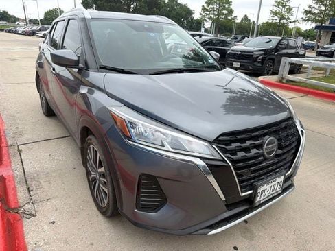Used 2021 Nissan Kicks SV FWD image 3