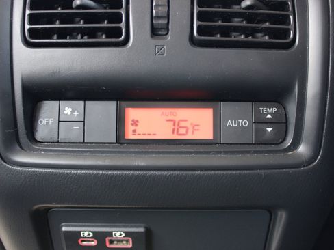 Used 2020 Nissan Pathfinder SV AWD/4WD image 14