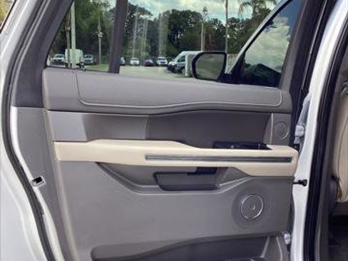 Used 2018 Ford Expedition Max XLT w/ Equipment Group 202A RWD image 18