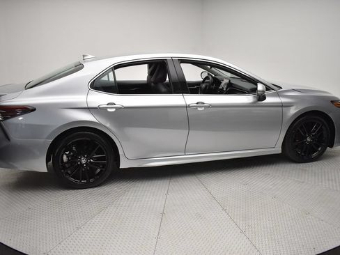 Used 2024 Toyota Camry XSE FWD image 4