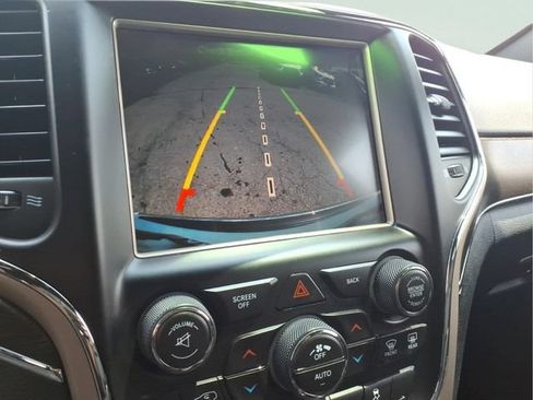 Used 2016 Jeep Grand Cherokee Limited RWD image 18