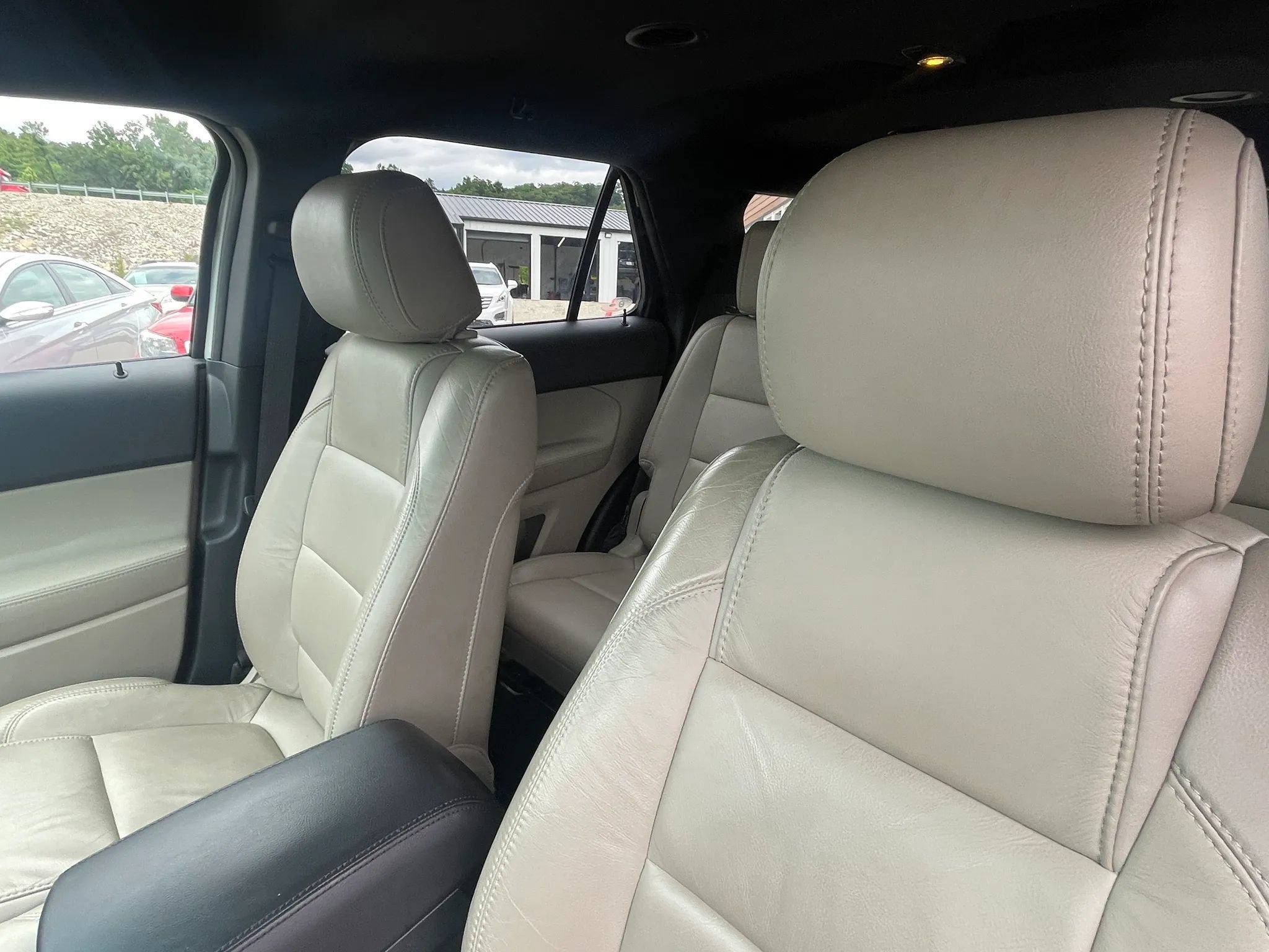 Used 2014 Ford Explorer XLT w/ Equipment Group 202A AWD/4WD image 22