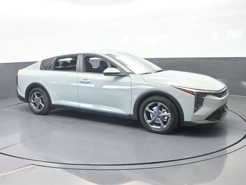 Used 2025 Kia K4 FWD image 8