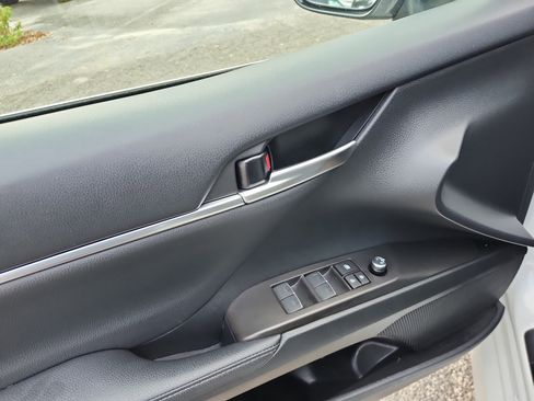 Used 2024 Toyota Camry XLE image 17